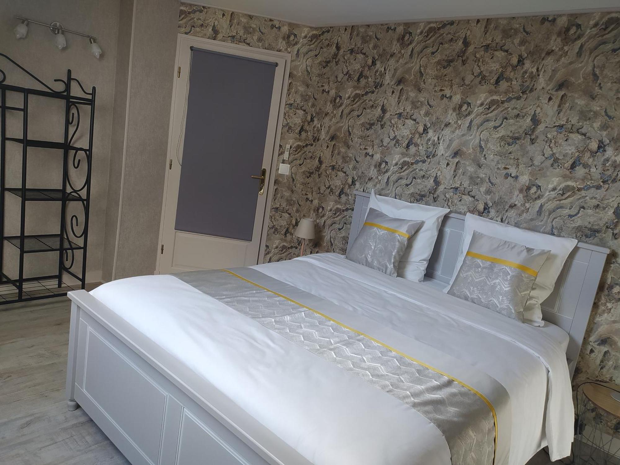 Des Roux Et Des Pious Suite De 35 A 60 M2 Et 3 Chambres Pour Groupe De 2 A 6 Personnes Civray-de-Touraine Exterior foto